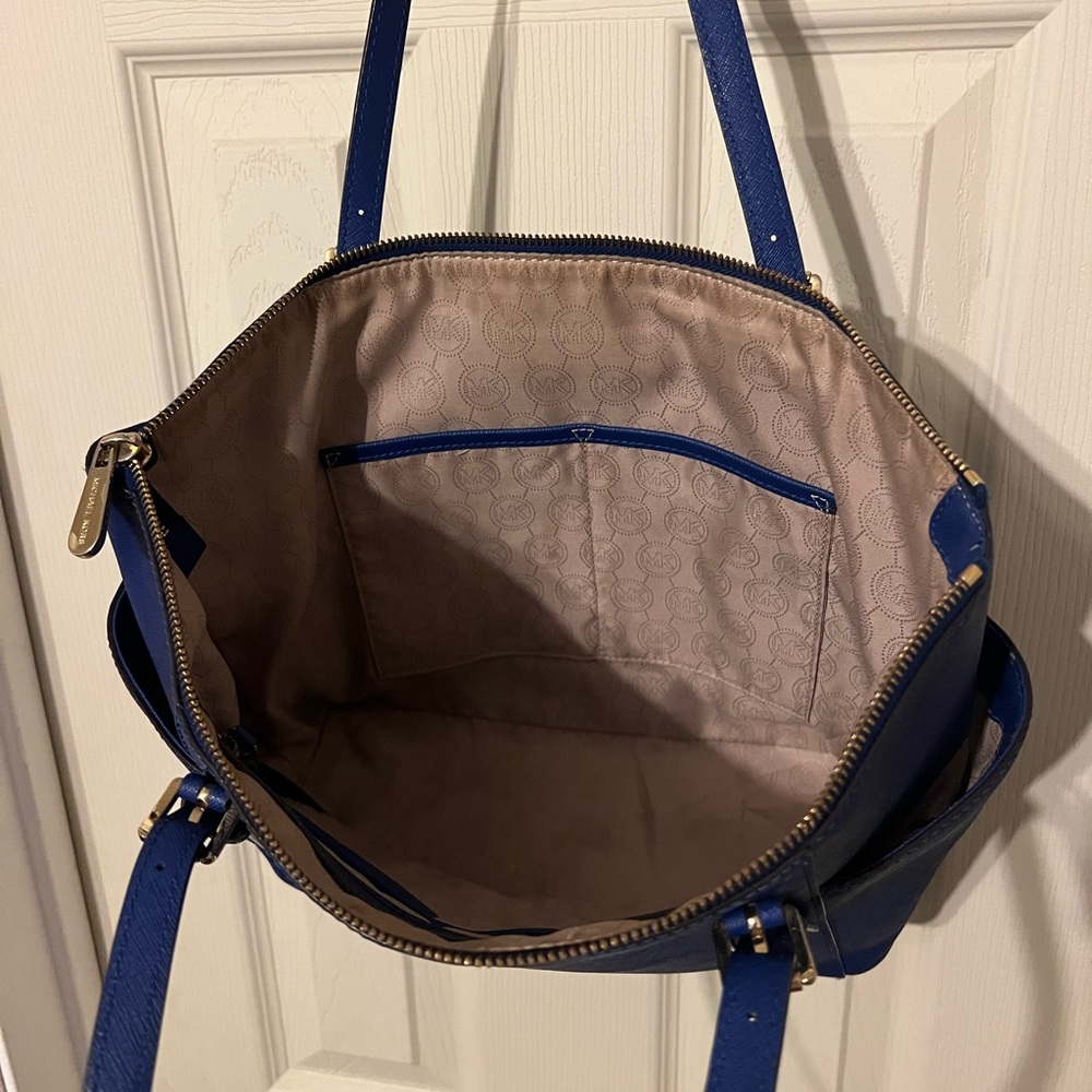 Michael Kors - Jet Set Electric Blue Saffiano Leather Shoulder Bag - Picture 3 of 8